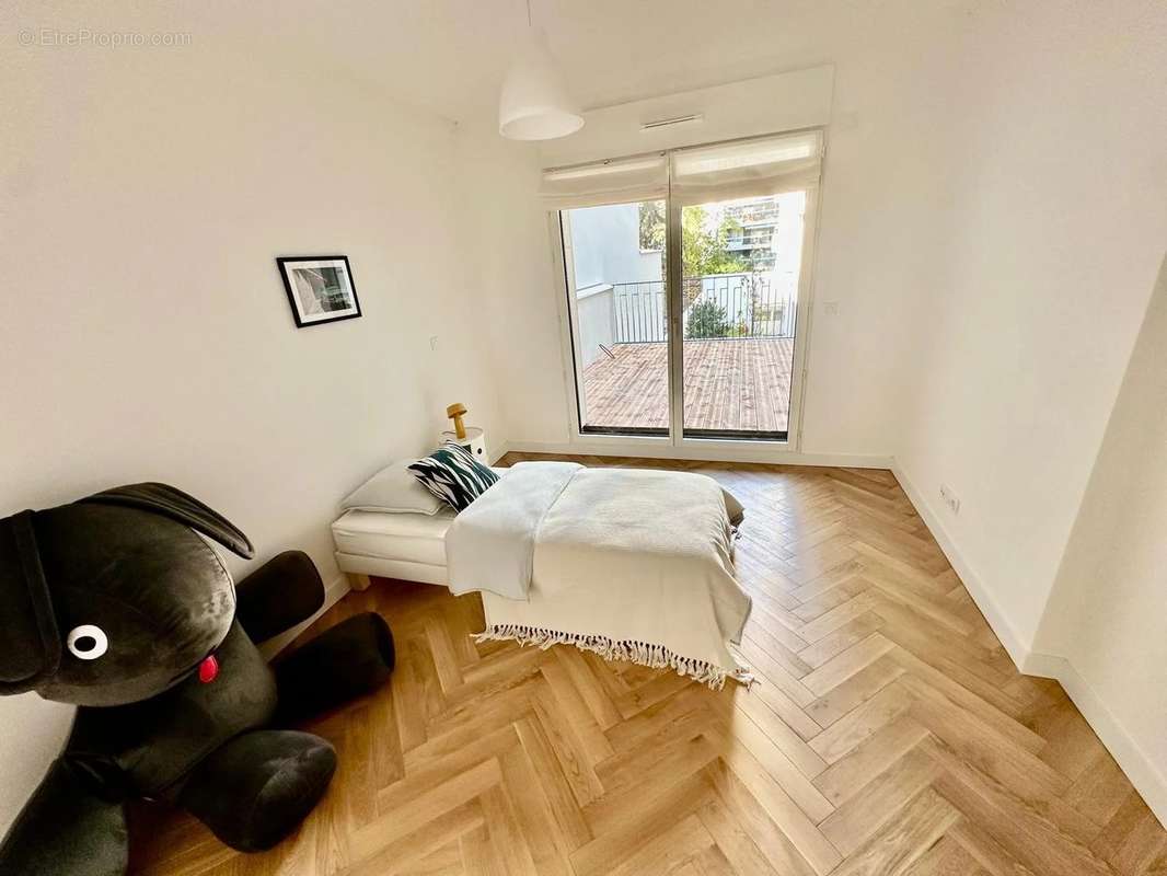 Appartement à NEUILLY-SUR-SEINE