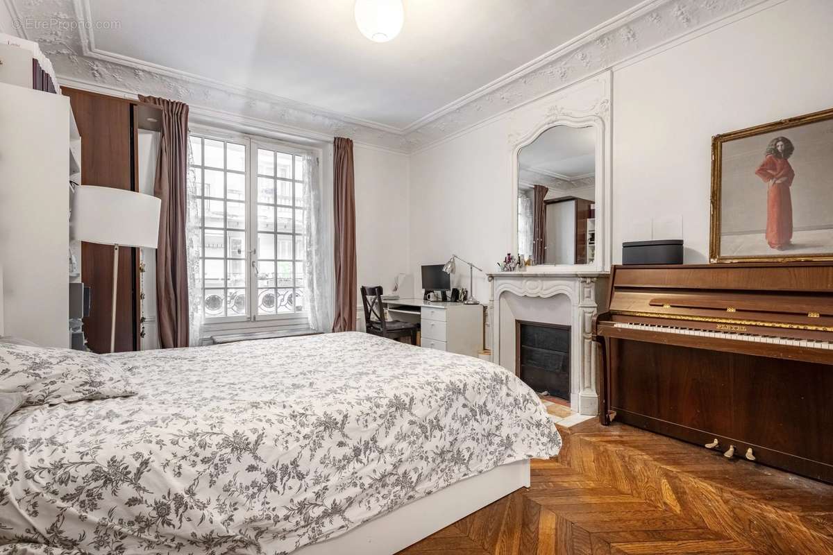 Appartement à PARIS-14E