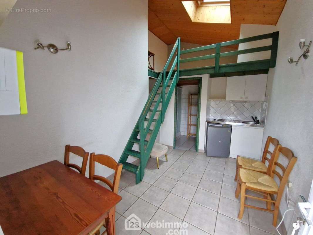 Logement 2 14 m² + mezzanine - Appartement à LA ROCHE-SUR-YON