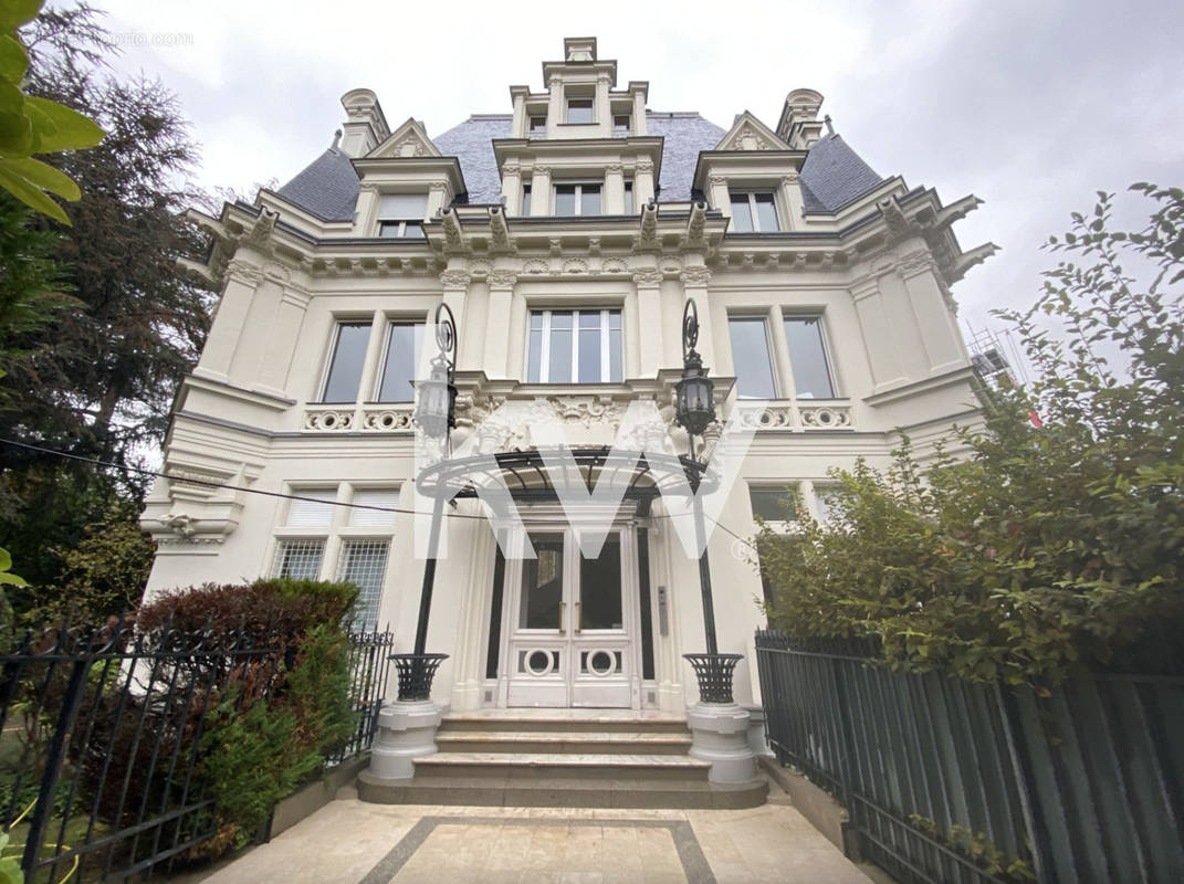 Appartement à NEUILLY-SUR-SEINE