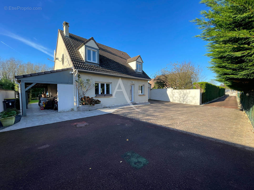 Maison à CHEVRY-COSSIGNY