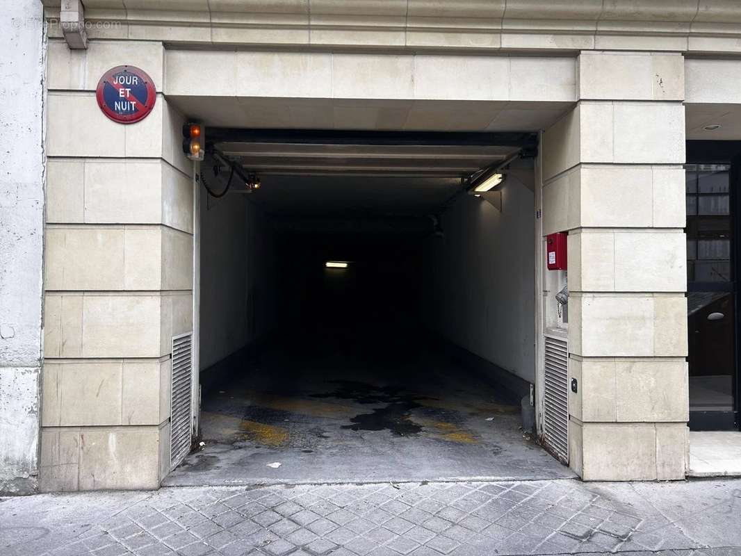 Parking à PARIS-6E