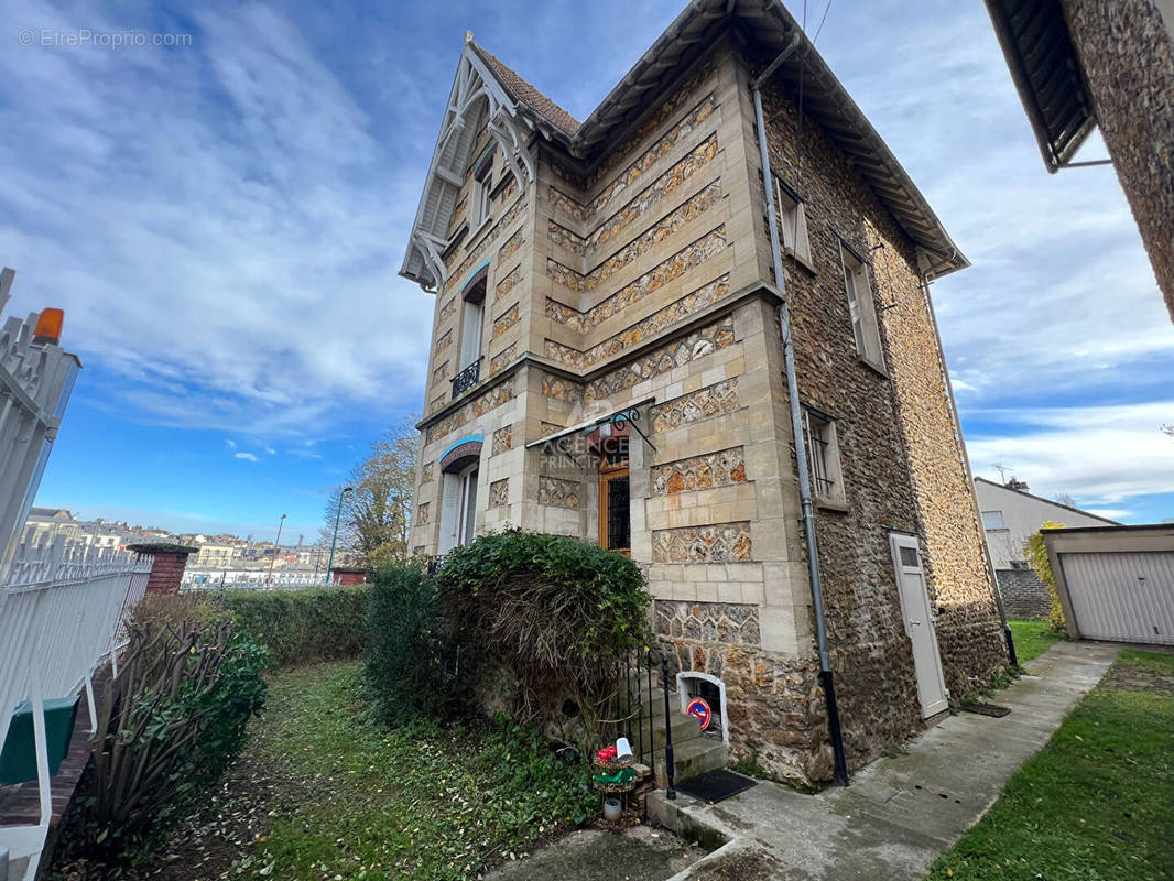 Maison à PONTOISE