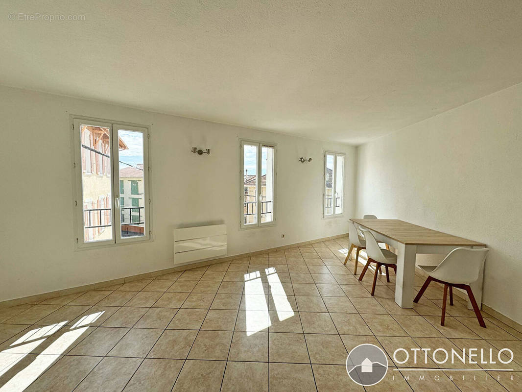 Appartement à PUGET-SUR-ARGENS