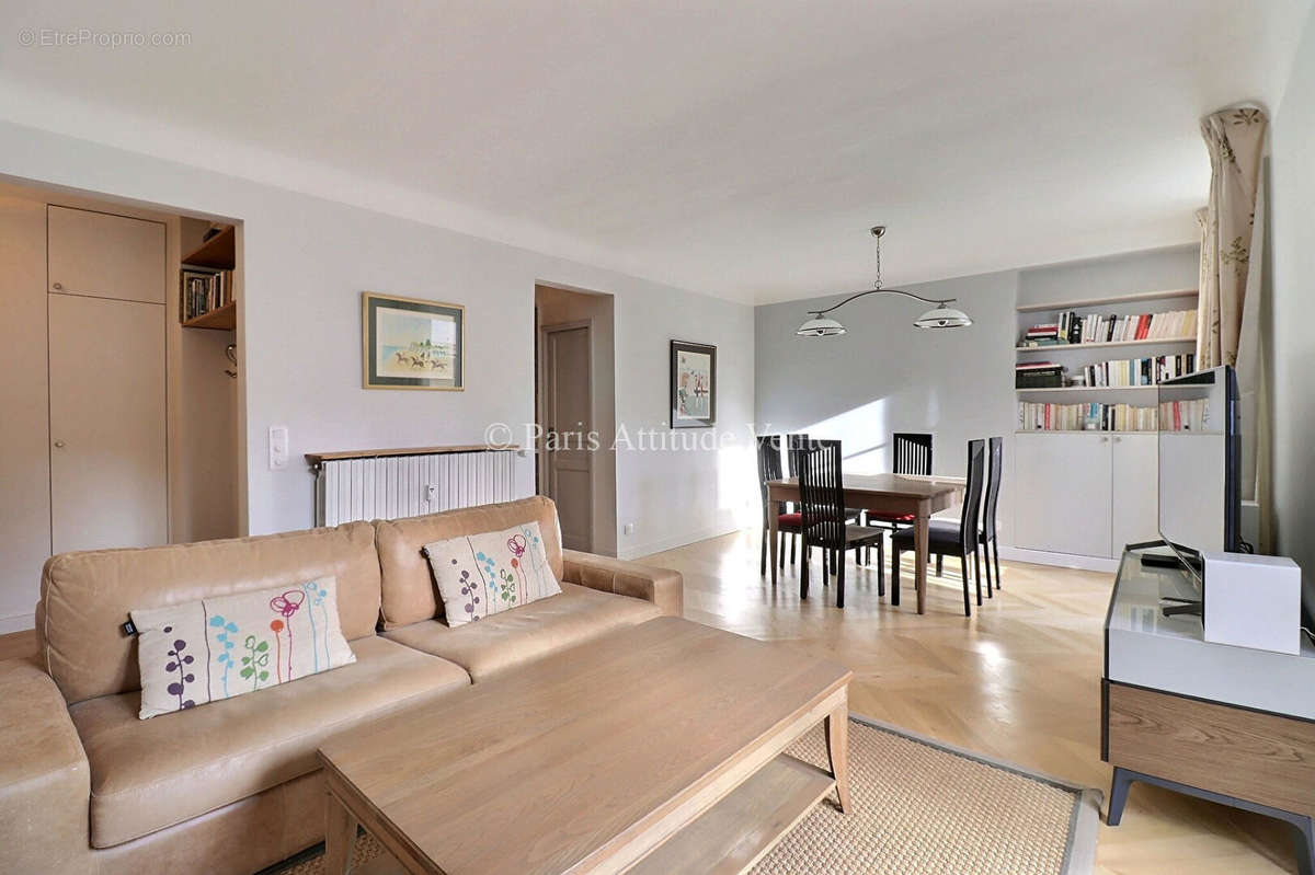 Appartement à PARIS-16E