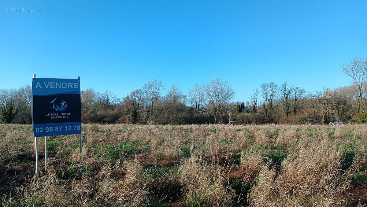 Terrain à SAINT-JEAN-TROLIMON