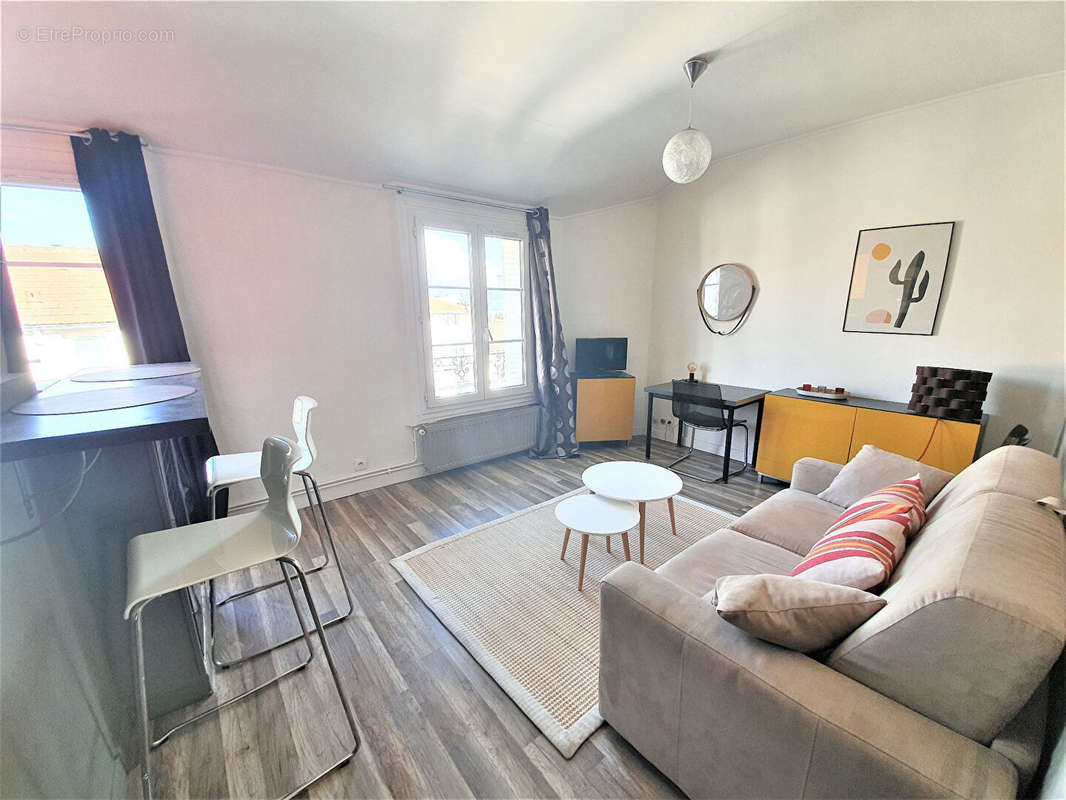 Appartement à COURBEVOIE