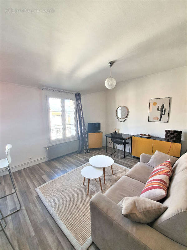 Appartement à COURBEVOIE