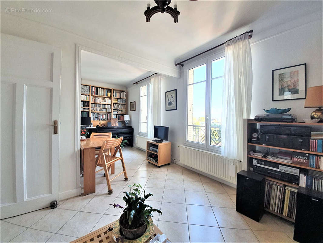 Appartement à COURBEVOIE