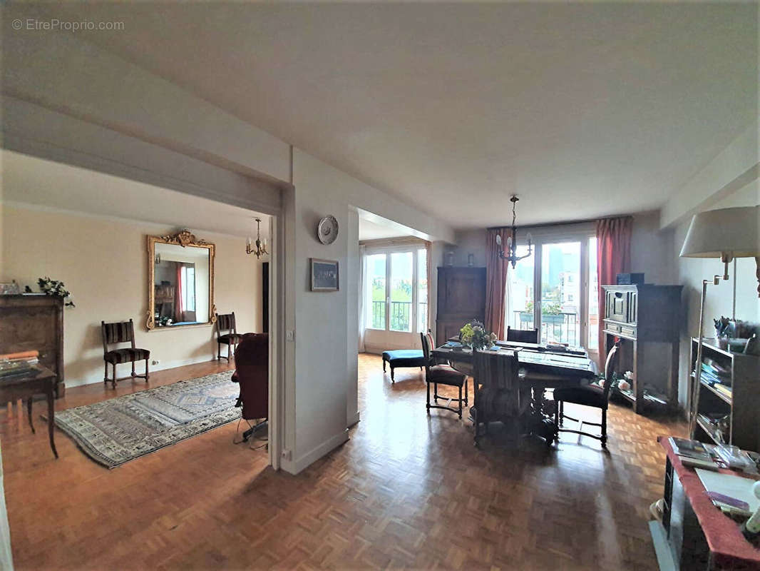 Appartement à COURBEVOIE