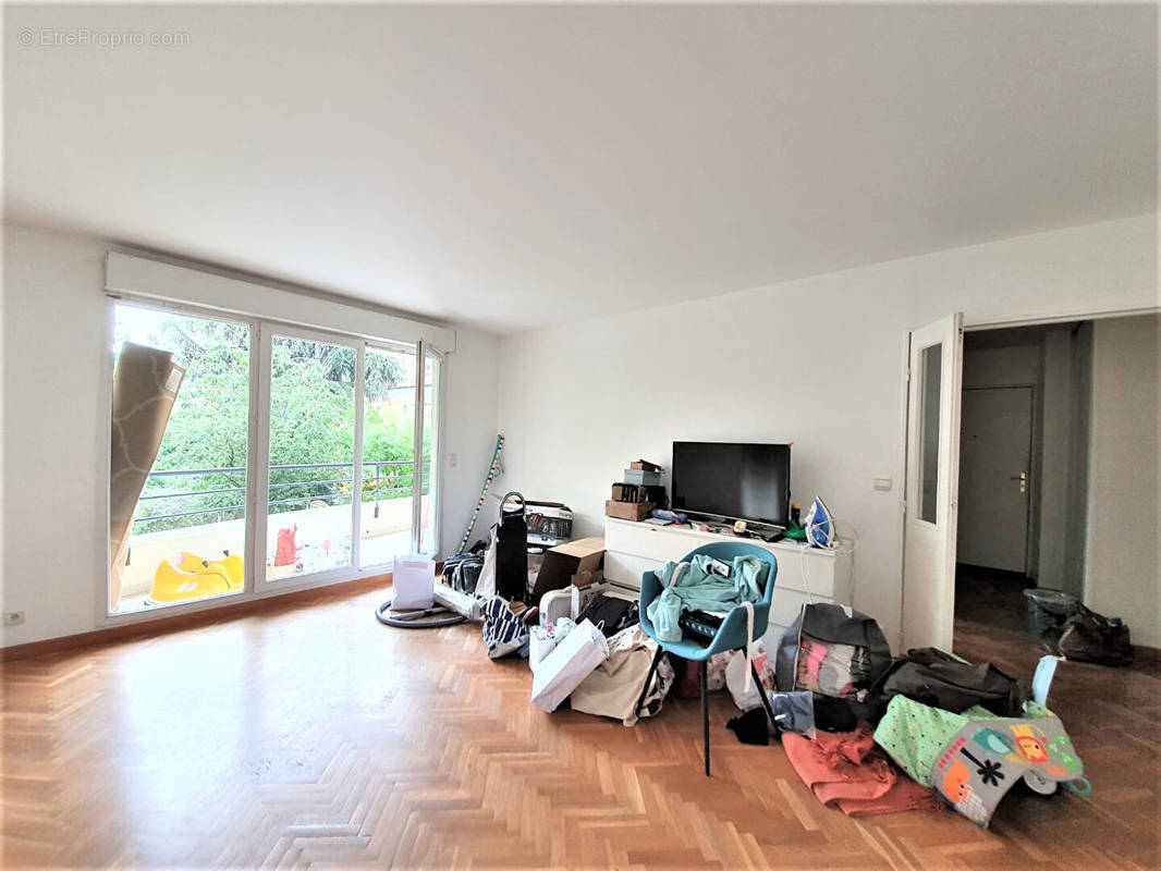 Appartement à COURBEVOIE