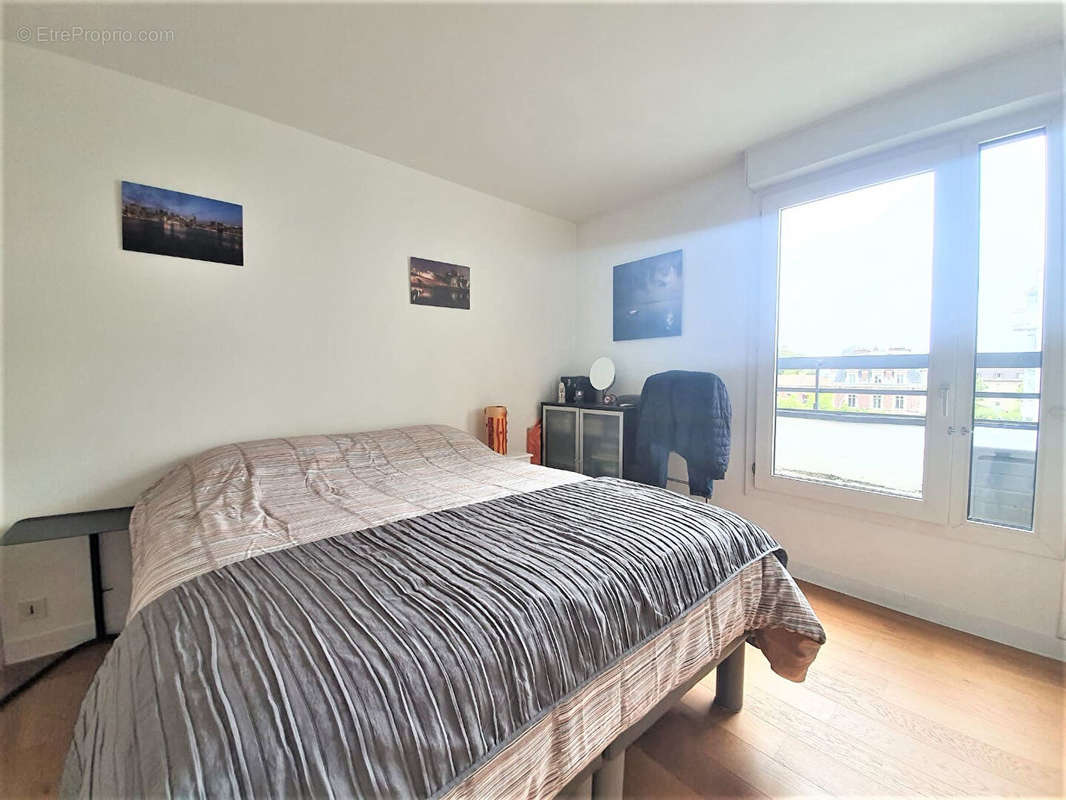 Appartement à COURBEVOIE