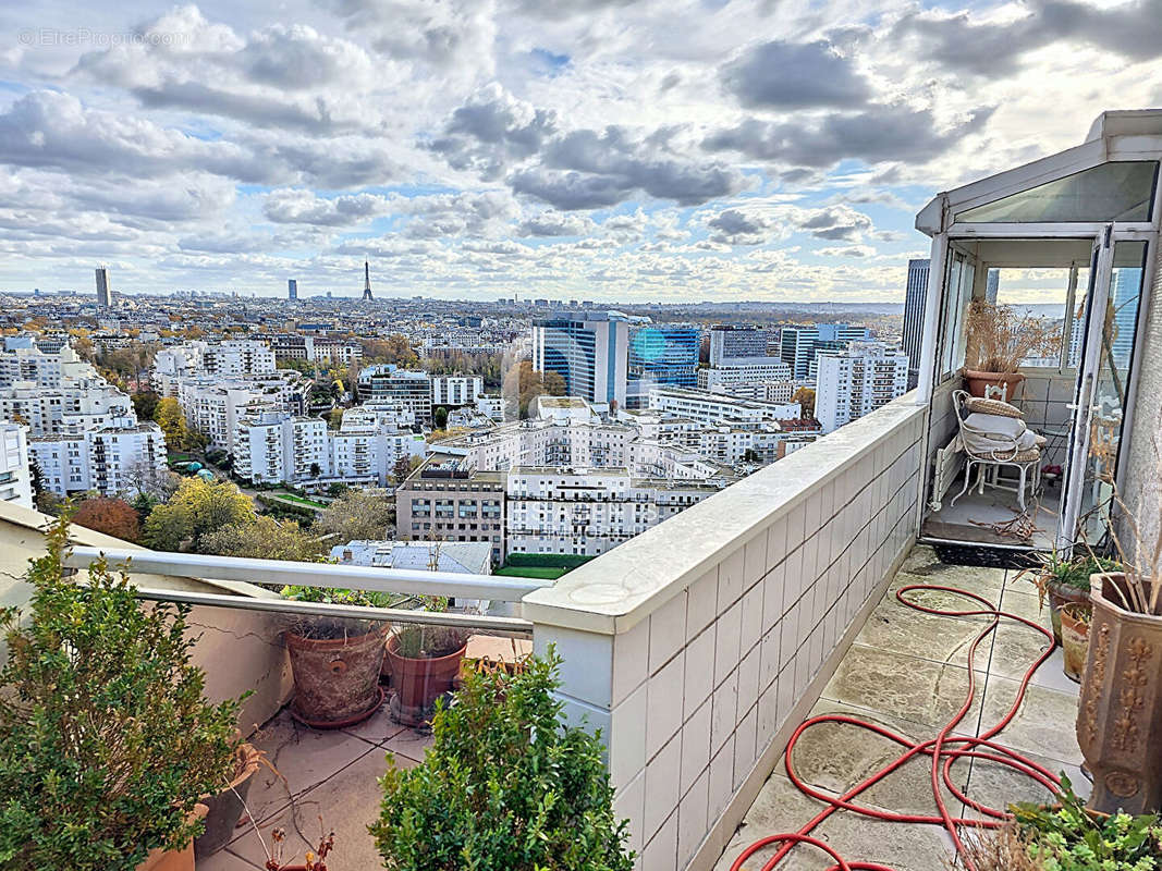 Appartement à COURBEVOIE