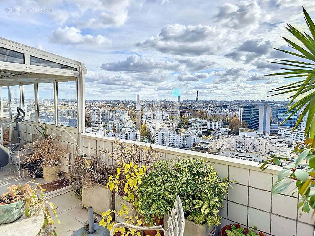 Appartement à COURBEVOIE