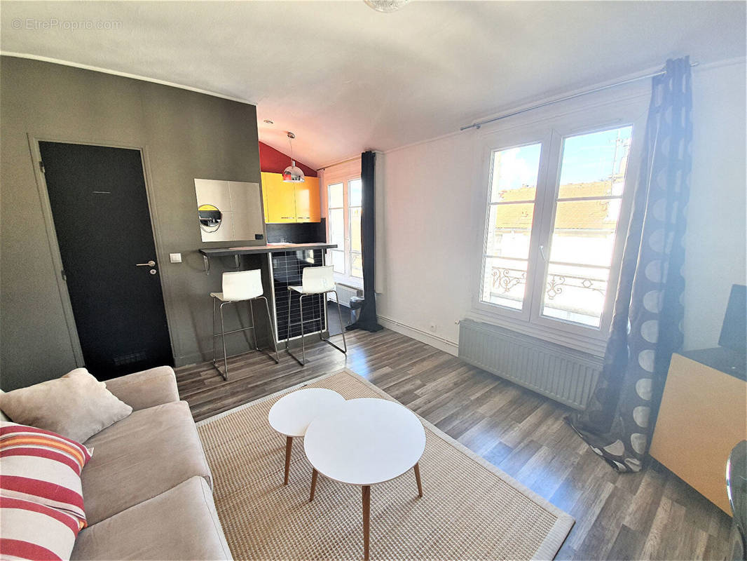 Appartement à COURBEVOIE