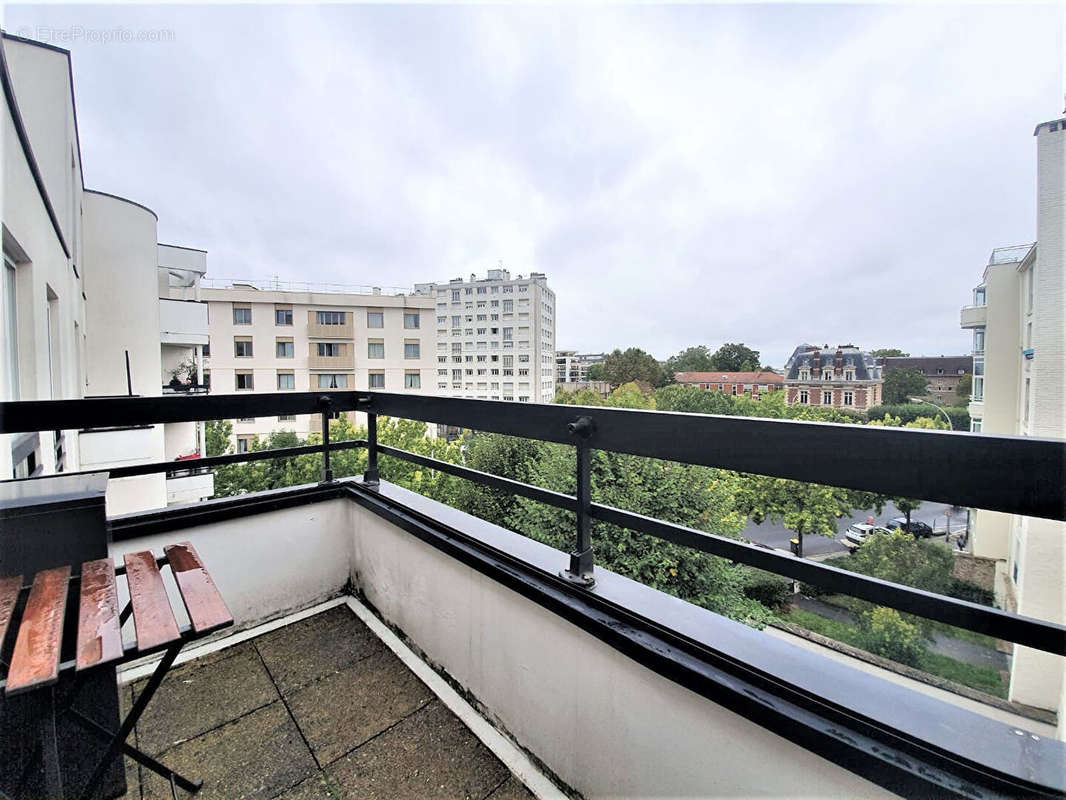 Appartement à COURBEVOIE