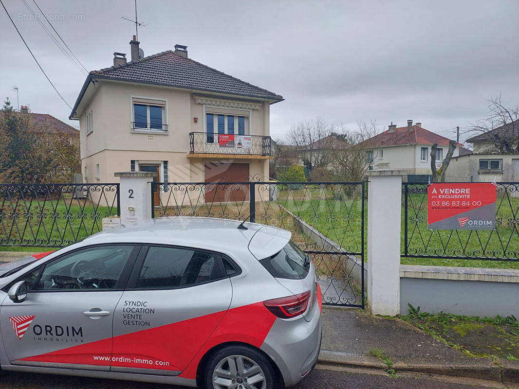 Maison à VILLENEUVE-SUR-YONNE