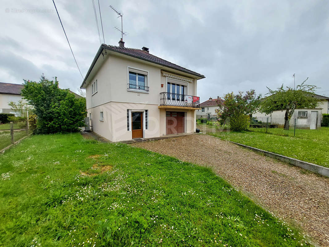 Maison à VILLENEUVE-SUR-YONNE