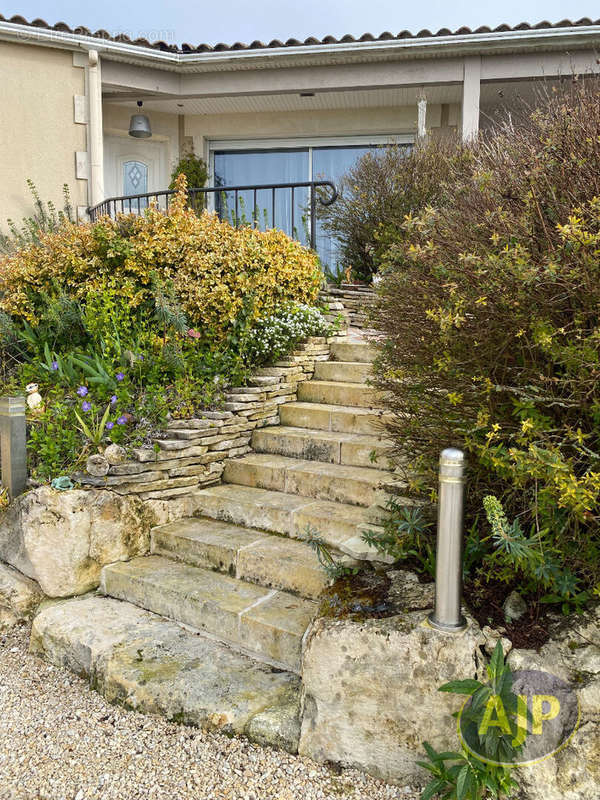 Maison à JARNAC-CHAMPAGNE