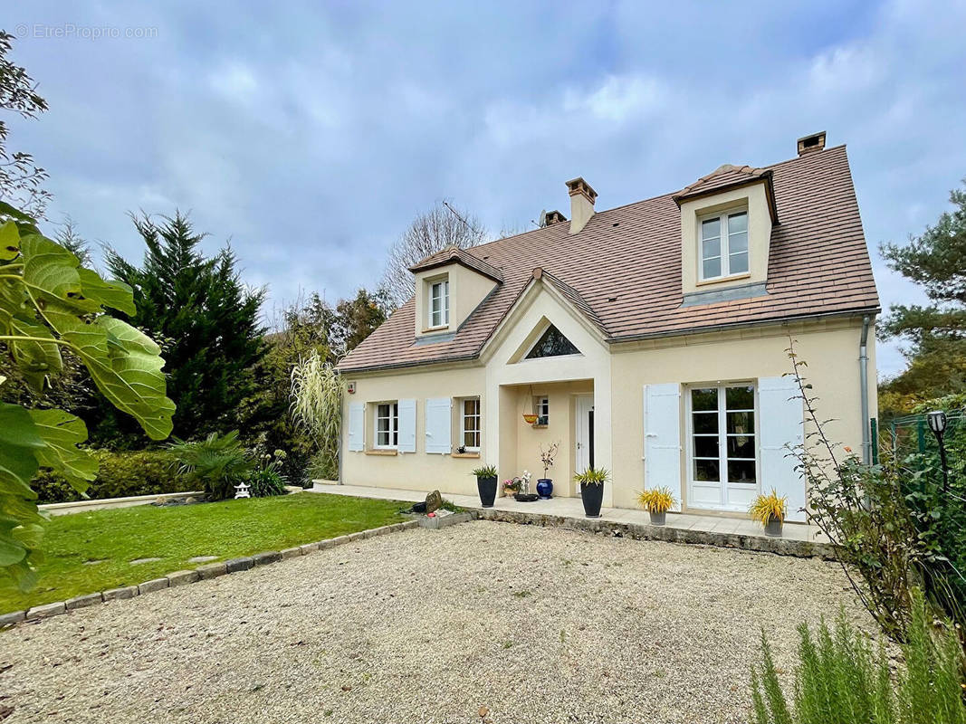 Maison à FONTAINE-LE-PORT