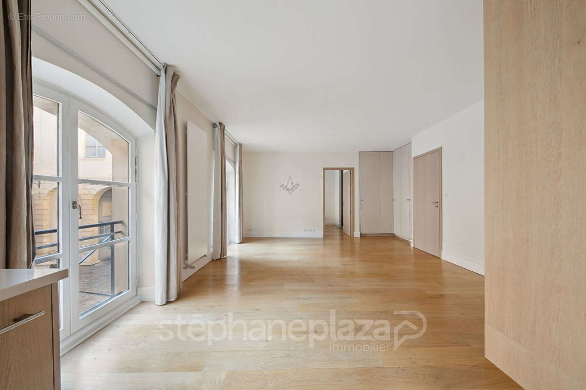 Appartement à PARIS-3E