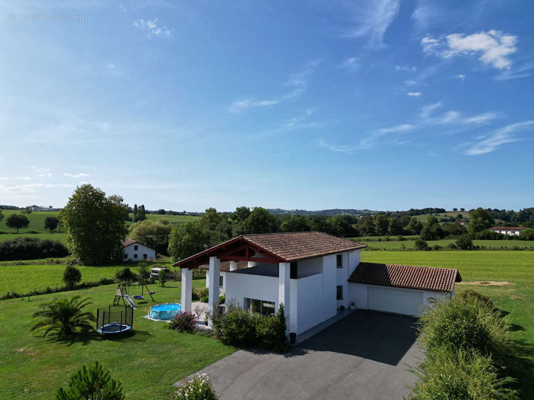 Maison à BARDOS