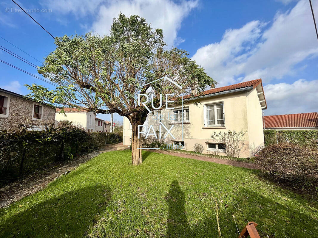 Maison à PARTHENAY