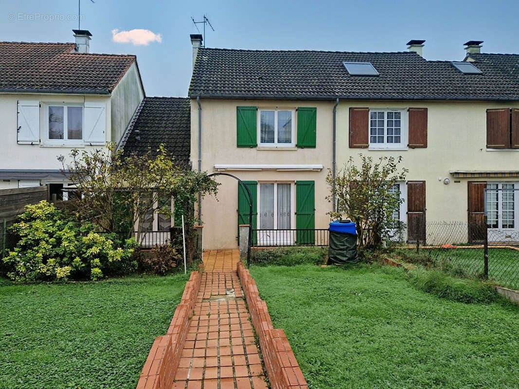 Maison à LA CHAPELLE-SAINT-AUBIN