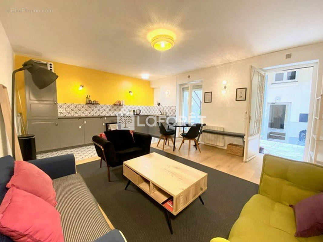 Appartement à PARIS-17E