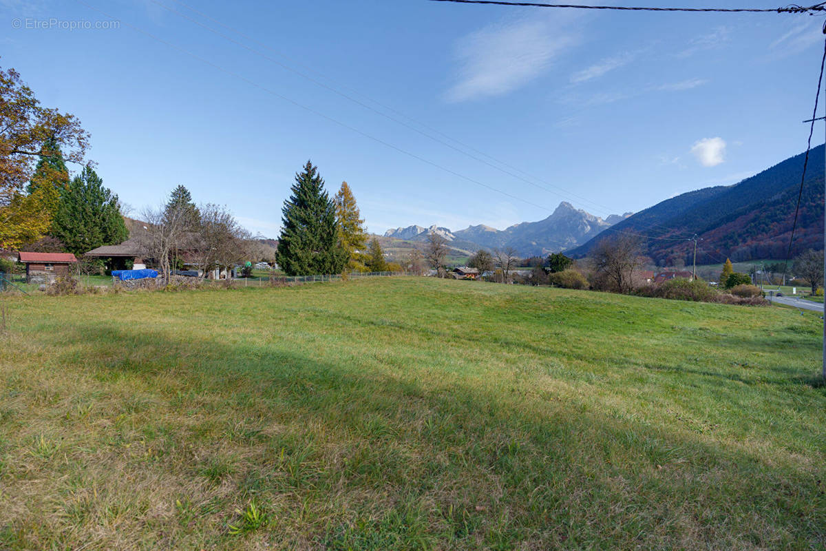 Terrain à SAINT-PAUL-EN-CHABLAIS