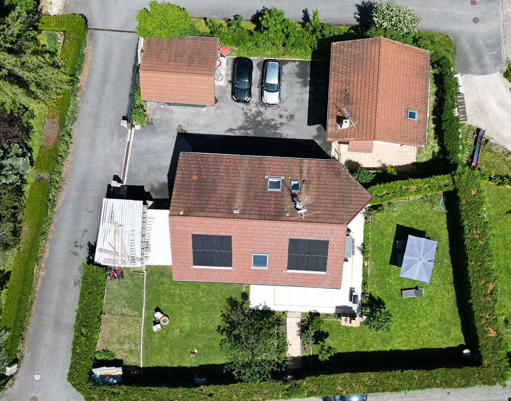 Maison à LA ROCHE-SUR-FORON