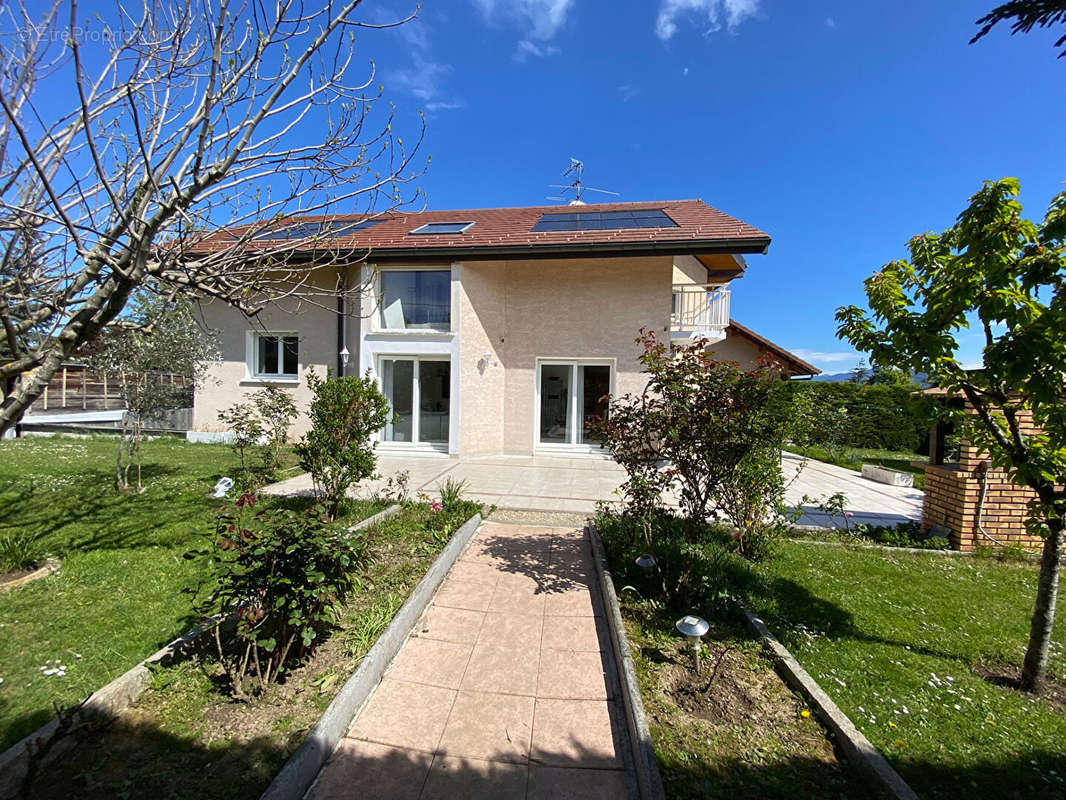 Maison à LA ROCHE-SUR-FORON