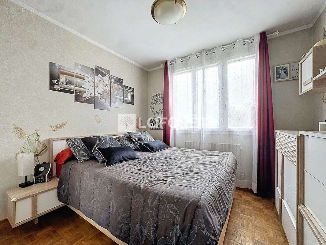 Appartement à SAINT-GENIS-LAVAL