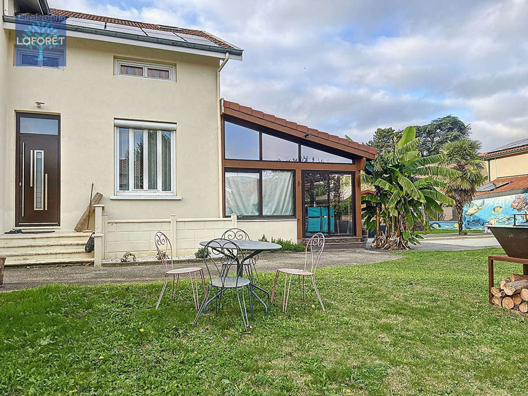 Maison à SAINT-GENIS-LAVAL