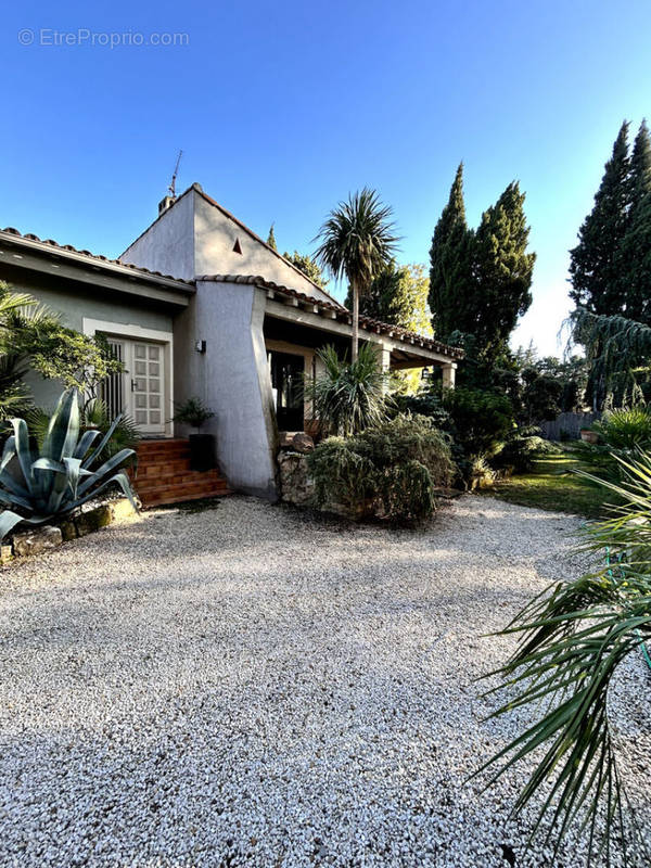 Maison à FONTVIEILLE