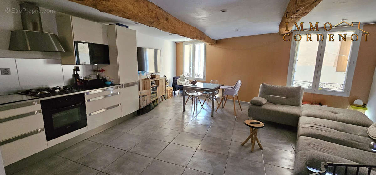 Appartement à FLASSANS-SUR-ISSOLE