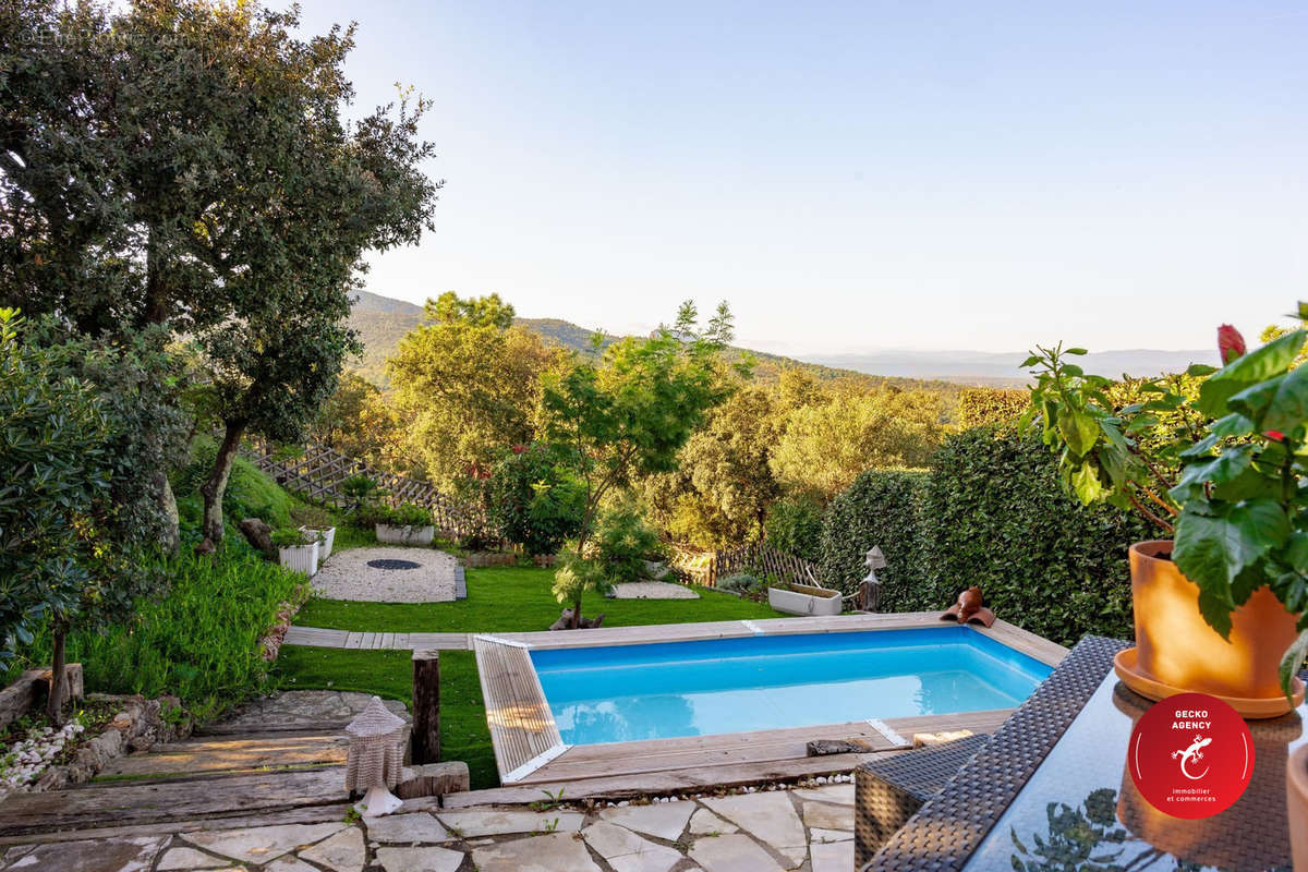 Maison à ROQUEBRUNE-SUR-ARGENS