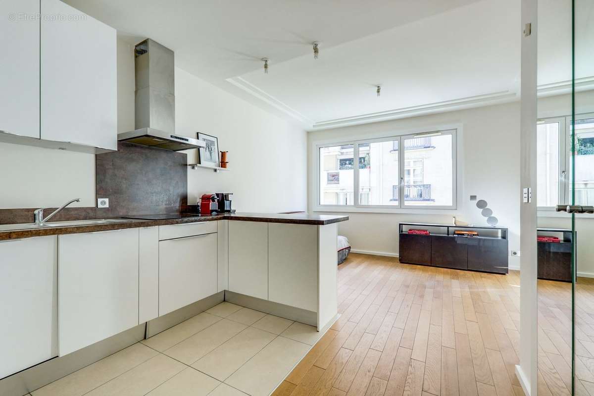 Appartement à PARIS-7E