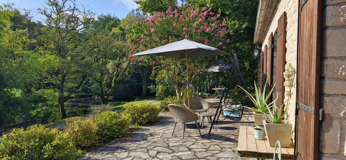 Terrasse - Maison à CHANCELADE