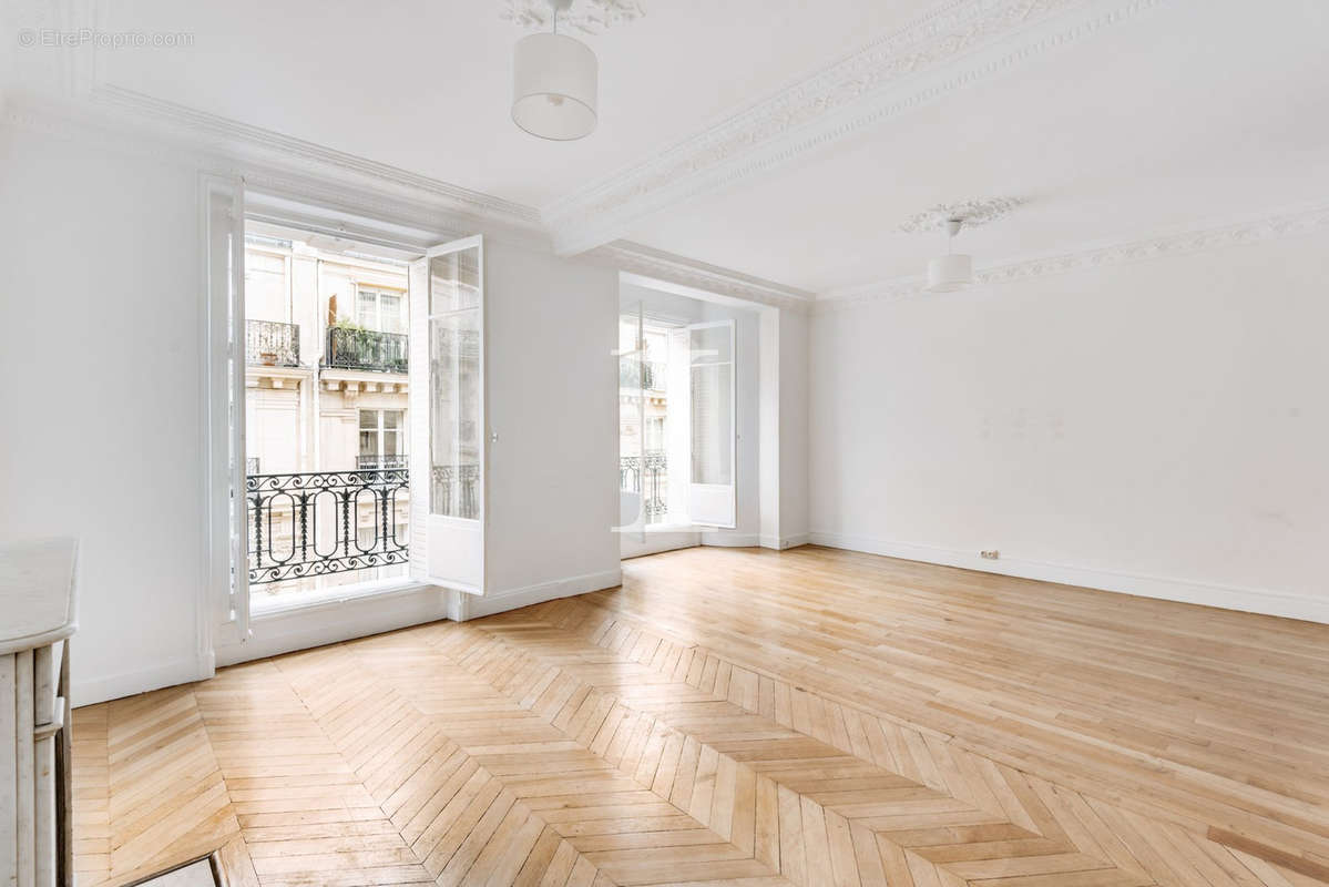 Appartement à PARIS-14E