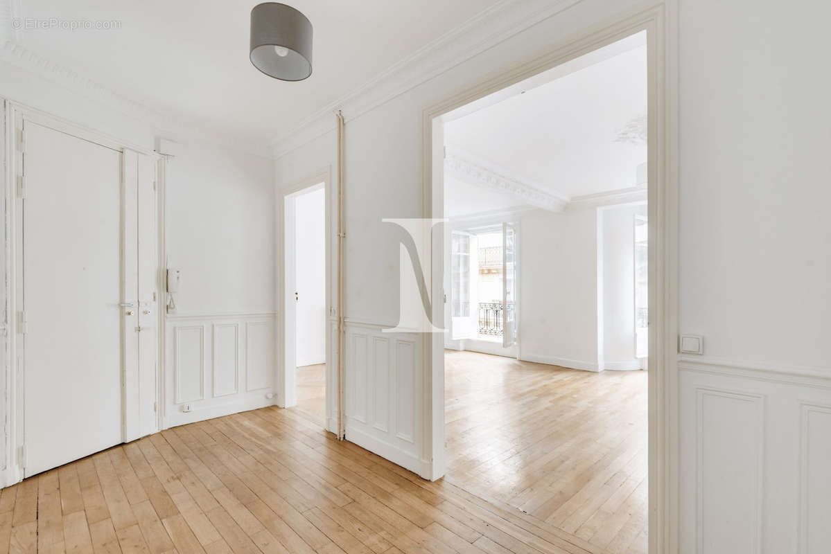 Appartement à PARIS-14E