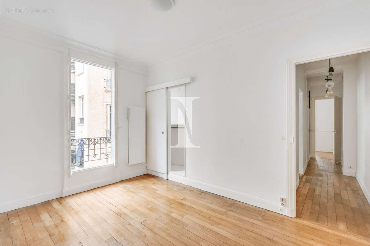 Appartement à PARIS-14E