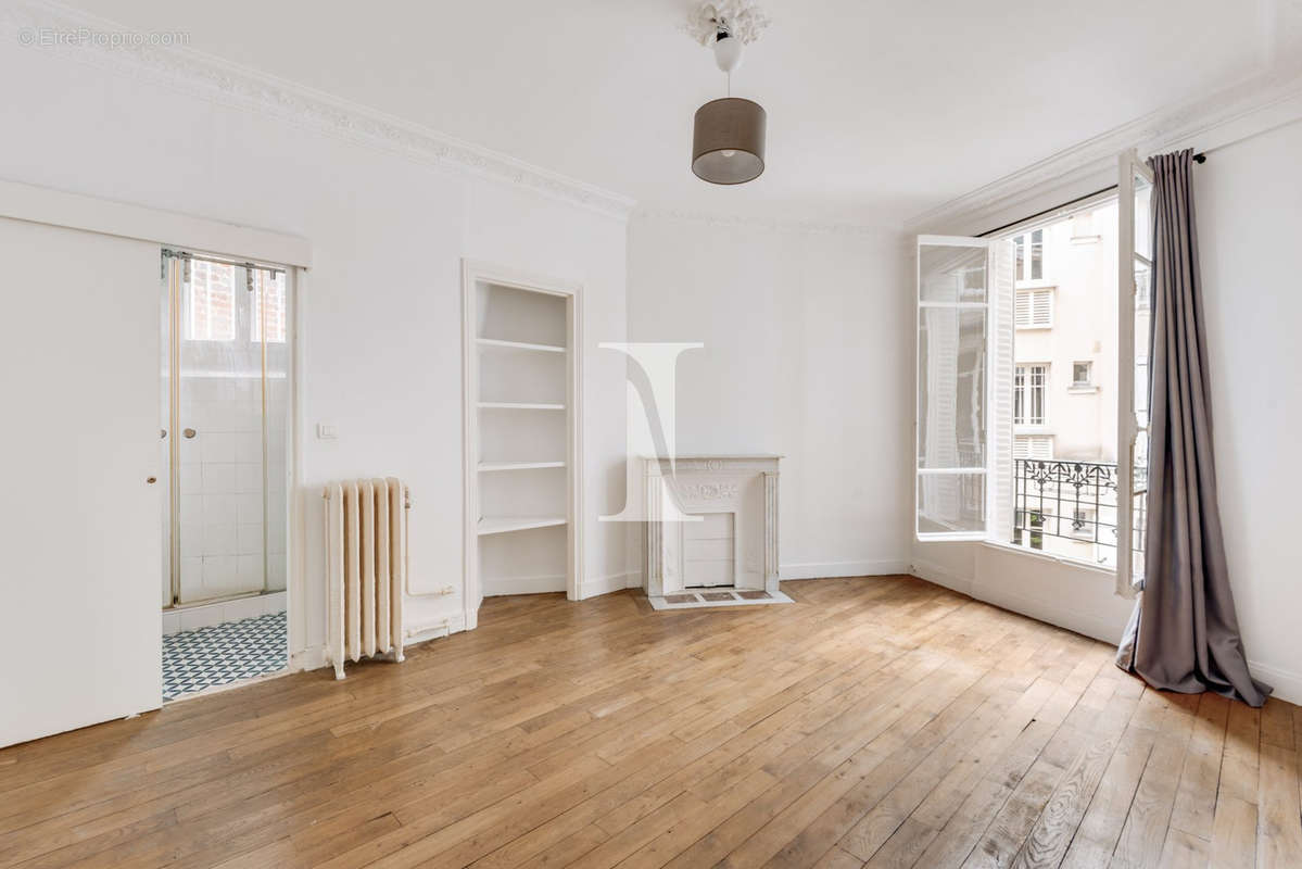 Appartement à PARIS-14E