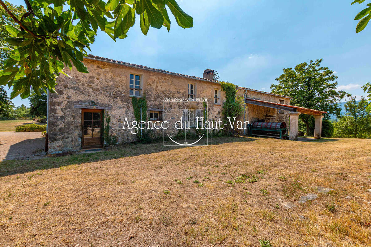 Maison à TOURRETTES