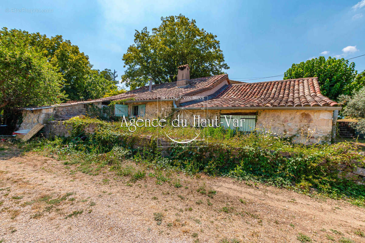 Maison à TOURRETTES