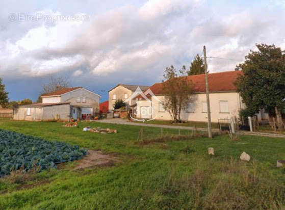 Maison à SAINTE-LIVRADE-SUR-LOT