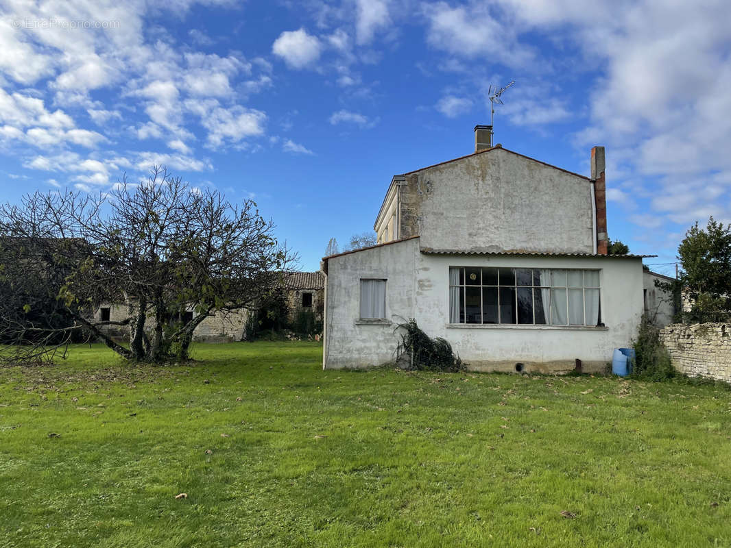 Maison à SURGERES