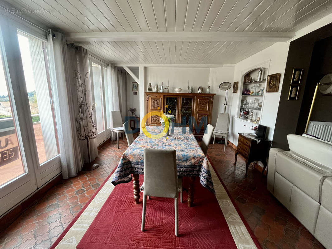 Appartement à SAINT-BONNET-LE-CHATEAU