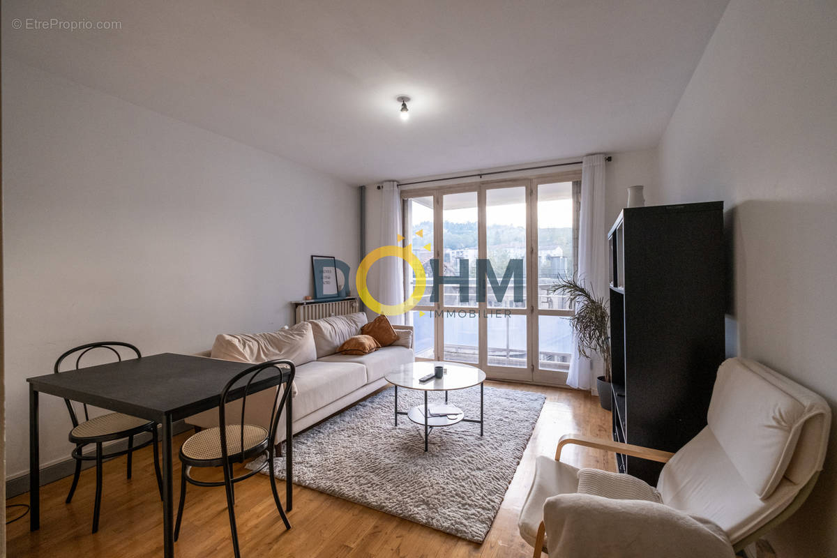 Appartement à SAINT-ETIENNE