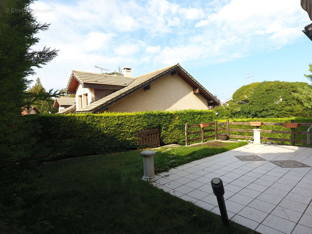 Maison à COLLONGES-SOUS-SALEVE